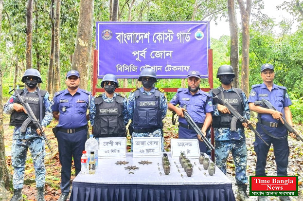 কক্সবাজার কোস্ট গার্ড- পুলিশের যৌথ অভিযানে হ্যান্ড গ্রেনেড,তাজা গোলা উদ্ধার