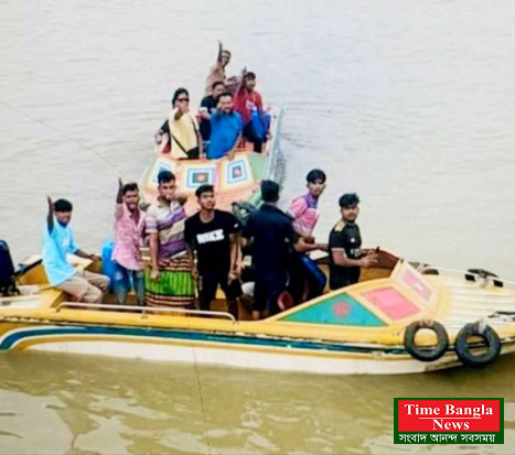 রায়পুরা বাশ গাড়ি সায়দাবাদে  অস্ত্র প্রশিক্ষণ দিচ্ছে জলদস্যু হারুন বাহিনী ।   হারুন গংদের বিচারের দাবিতে  ভৈরব ও মির্জা চরে   মানববন্ধন হয়েছে । হারুনের খুঁটির জোর কোথায় ?   সে আওয়ামী লীগ না বিএনপি  ?  রায়পুরা ও ভৈরব মেঘনার পাড়ের জনগণের প্রশ্ন