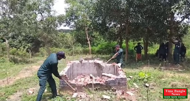 ফুলছড়ি রেঞ্জে এক একর বনভূমি উদ্ধার করেছে বিট কর্মকর্তা (জুয়েল)