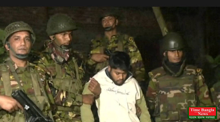 নির্বাচনের আগে বগুড়ায় সেনাবাহিনীর অভিযান: জার্মান আগ্নেয়াস্ত্রসহ যুবক আটক