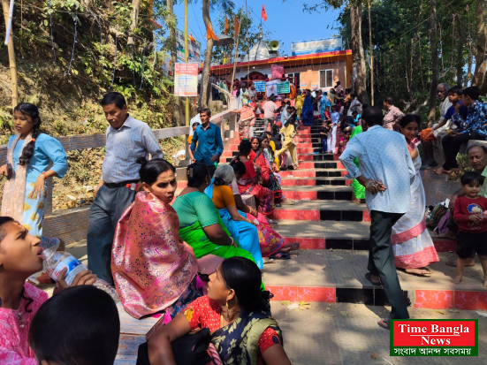 কক্সবাজার মহেশখালী আদিনাথ মন্দিরে "শিব চতুদর্শী মেলা"য় দর্শনার্থীদের ভিড়
