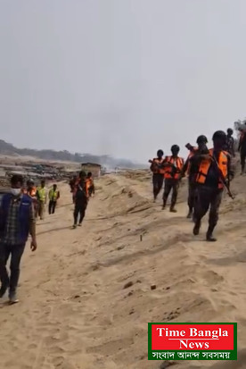 জাফলংয়ে অবৈধ বালু তোলা বন্ধে টাস্কফোর্সের অভিযানে আটক- ৯