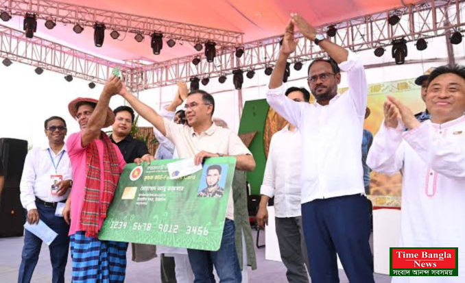 টাঙ্গাইল সদরে প্রধানমন্ত্রীর কৃষক কার্ড বিতরণে উচ্ছ্বসিত কৃষকরা।