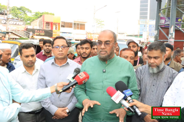 নগর পরিচ্ছন্ন রাখতে   মাঠে সিসিক প্রশাসক