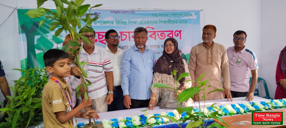 কালাইয়ে শিক্ষার্থীদের মাঝে গাছের চারা বিতরণ
