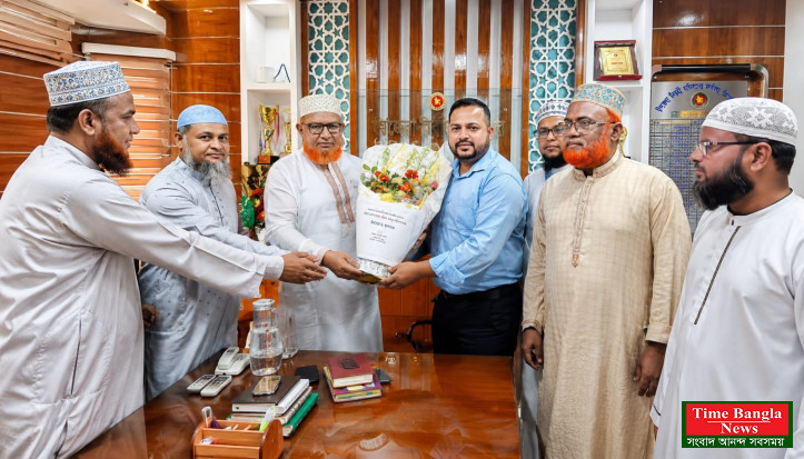 ইউএনওকে ফুল দিয়ে শুভেচ্ছা জানালেন জামায়াতের এমপি, সামাজিক মাধ্যমে শুরু বিতর্ক