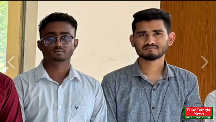 ২ কোটি ৩৫ লাখ টাকা নিয়ে ভারতে পালানোর সময় দুই কর্মকর্তা ধরা
