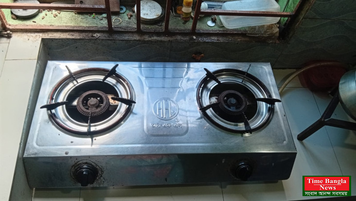 ​লাইন গ্যাসে হাঁড়ির চাপ শূন্য, সিএনজি পাম্পে মাইলের পর মাইল সারি তীব্র গ্যাস সংকটে ঢাকা|