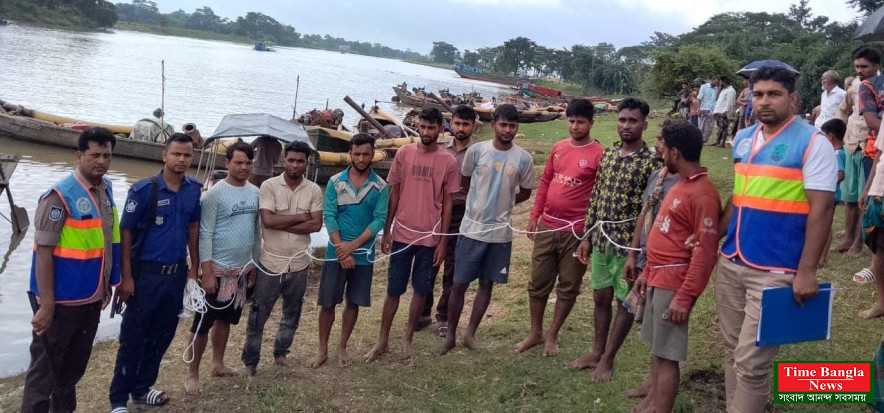 ছাতক-দোয়ারাবাজারে নৌ পুলিশের অভিযানে ২১ ড্রেজার জব্দ, আটক ৯