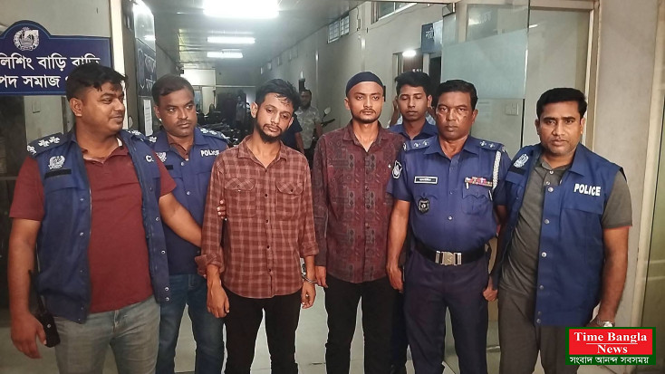 নরসিংদী মাধবদী থানা পুলিশের অভিযানে অস্ত্র ও গুলি সহ দুই ছিনতাইকারী গ্রেপ্তার আলামত উদ্ধার