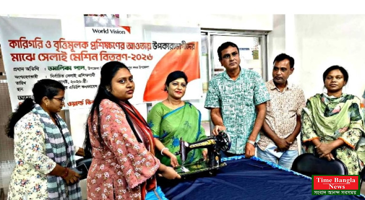 স্বাবলম্বী করতে দিনাজপুরে যুব নারীদের মাঝে সেলাই মেশিন বিতরণ