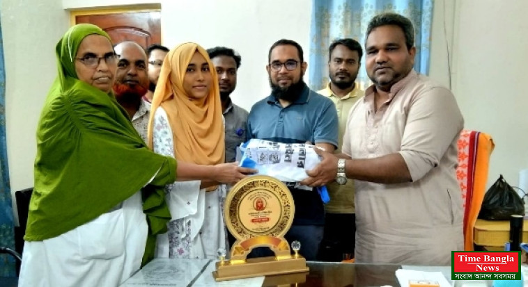 দিনাজপুর বোর্ডে সেরা সাফল্য, যৌথ প্রথম তাসফিয়াকে সংবর্ধনা