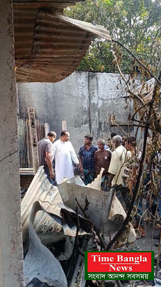 নরসিংদী সদর উপজেলার মাধবদী থানার মেহেরপাড়া ইউনিয়ন খালপাড় গ্রামে পলিথিন গোডাউনে অগ্নিকাণ্ড ঘটনা ঘটেছে