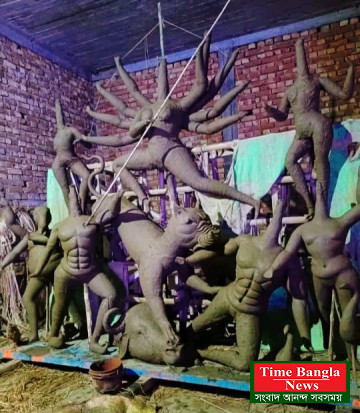 কালাইয়ে শারদীয় দুর্গোৎসবের আমেজ, প্রতিমা তৈরিতে ব্যস্ত কারিগররা