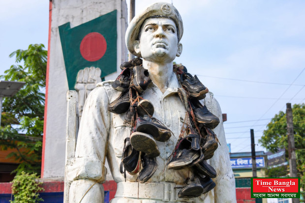 *“বারবার ভাঙচুর, এবার গলায় জুতার মালা”।*