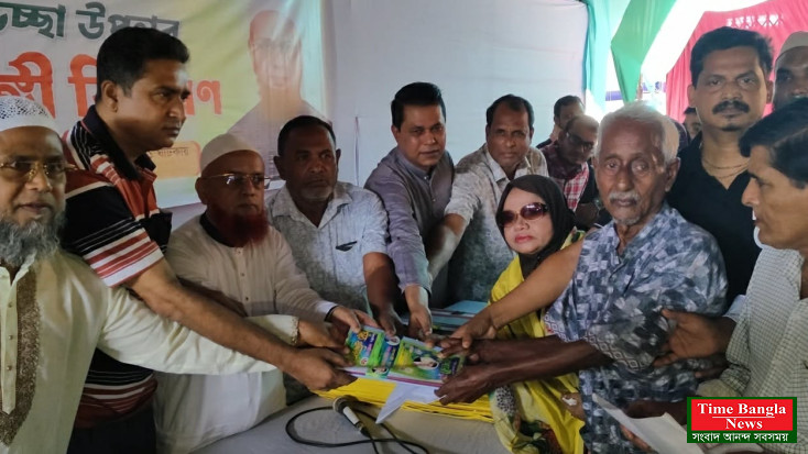ভালুকায় দুর্গোৎসবে সনাতন ধর্মাবলম্বীদের পাশে মেয়র পদপ্রার্থী হাতেম খান