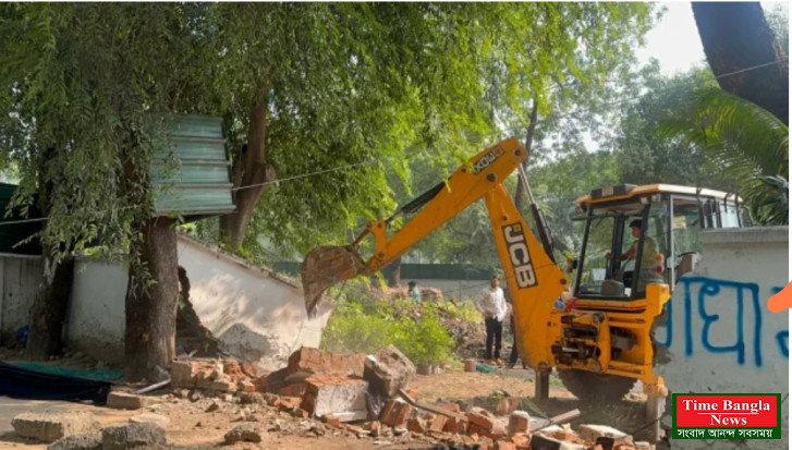 মোদির বাসভবনের পাশে বুলডোজার, হুমকিতে শতবর্ষী মসজিদ-মন্দির।*